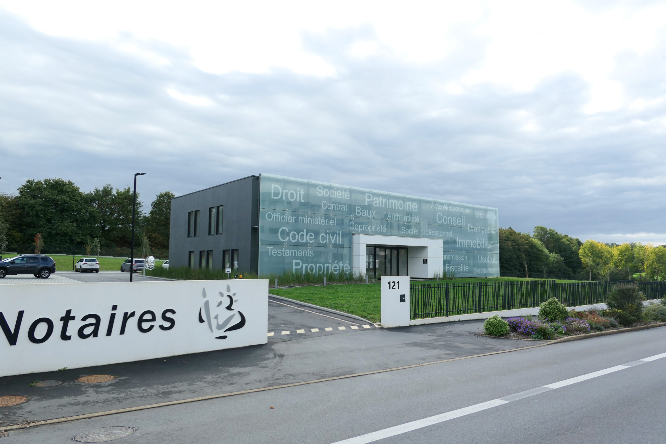Façade de l’office notarial Law-Riant à Hennebont – TEIR Architectes