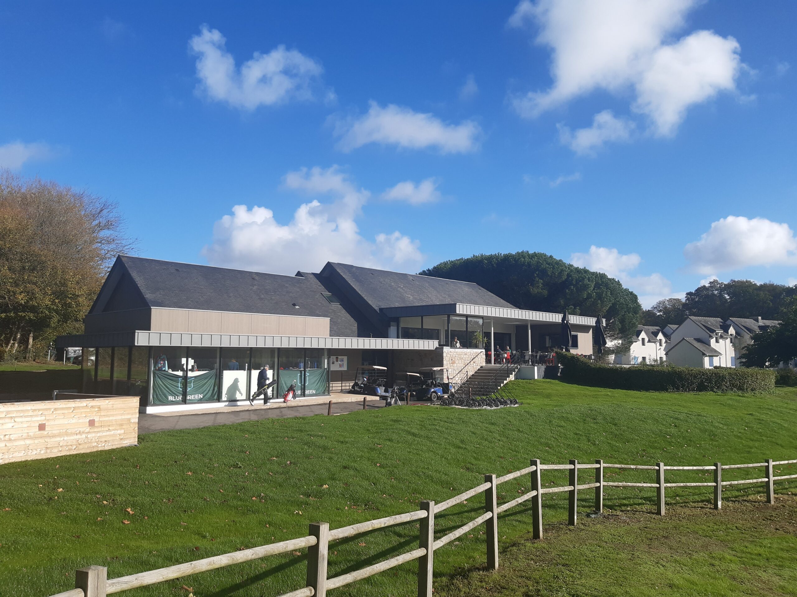 Club-house du Golf de Quéven après extension et restructuration – TEIR Architectes